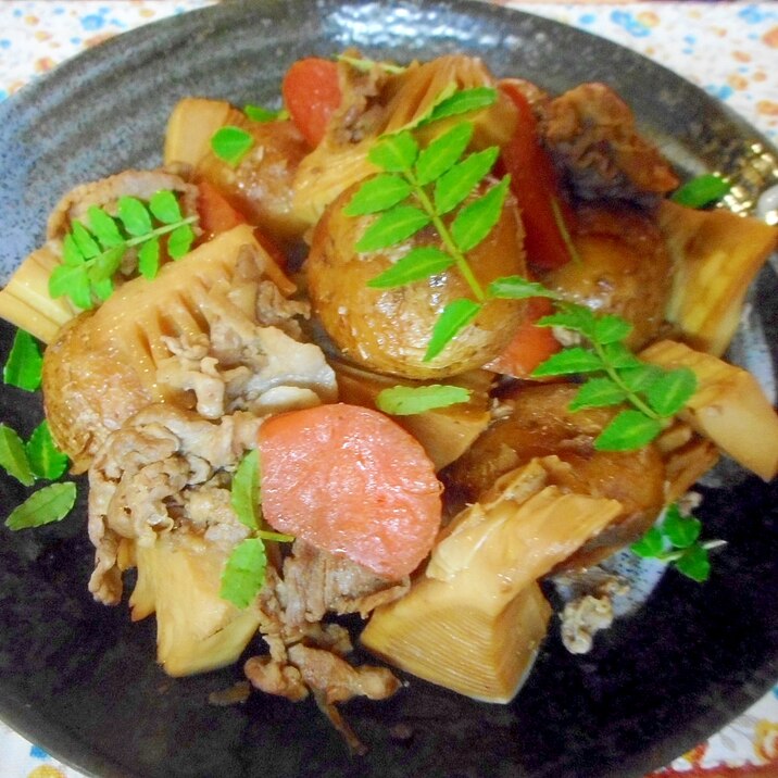 新じゃがとタケノコと豚肉の煮物